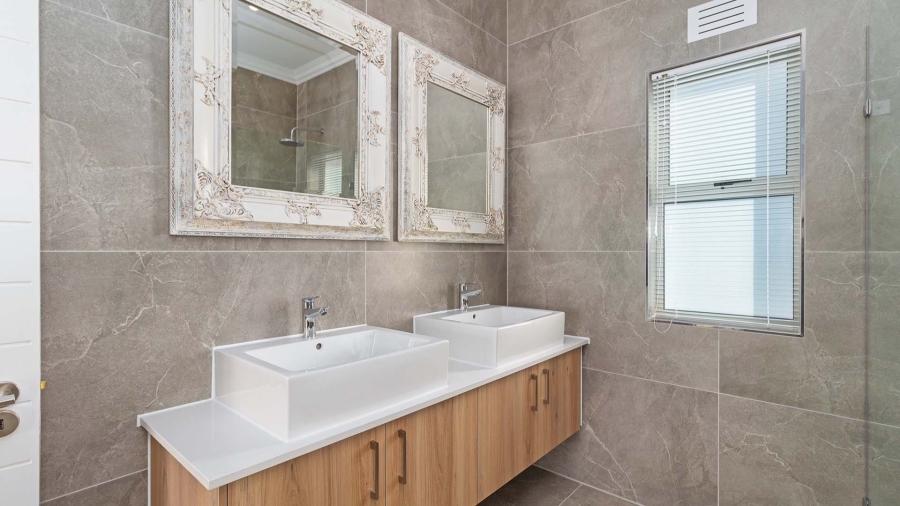 4 Bedroom Property for Sale in Sunningdale Western Cape